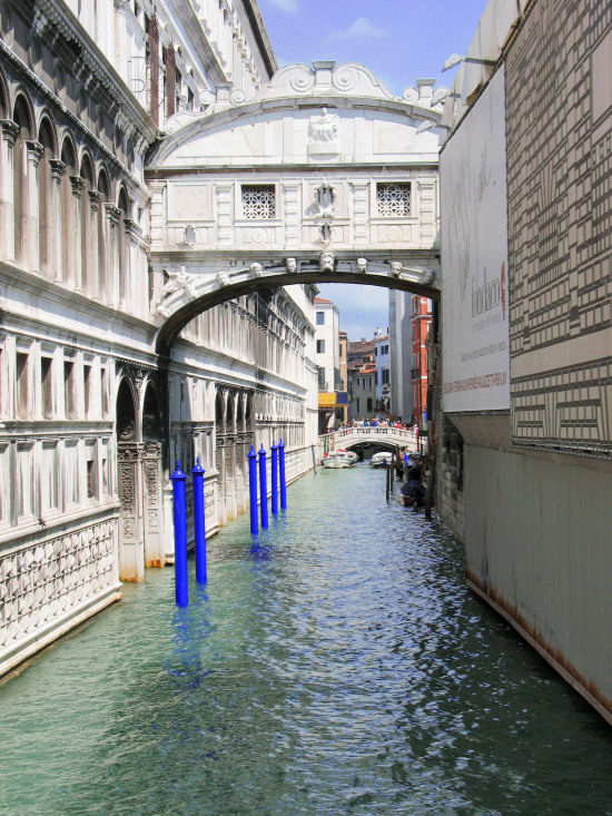 Ponte dei Sospiri (Bridge of sighs) , Venice