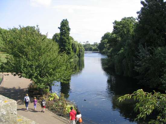 A picture of St James's Park from near Buckingham Palace.