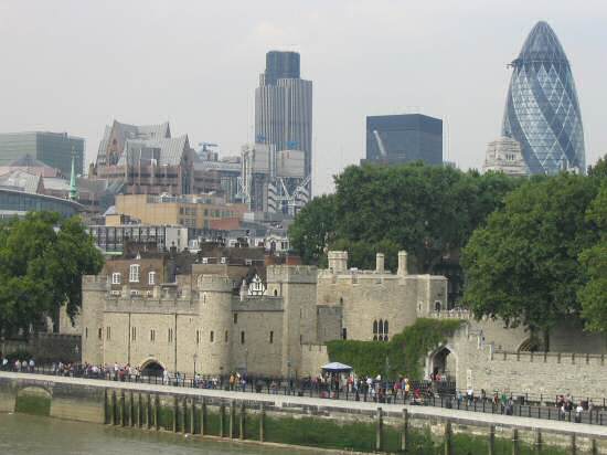 A picture of the Tower of London with the City in the background.