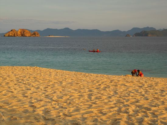 club paradise coron philippines Isla Walang Lang aw canoe kids picture