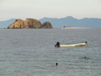 Isla Walang Lang Aw Boat Snorkellers  Picture