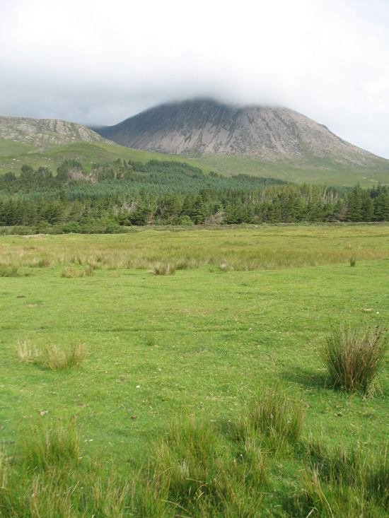 bla bheinn kilchrist church isle of skye picture