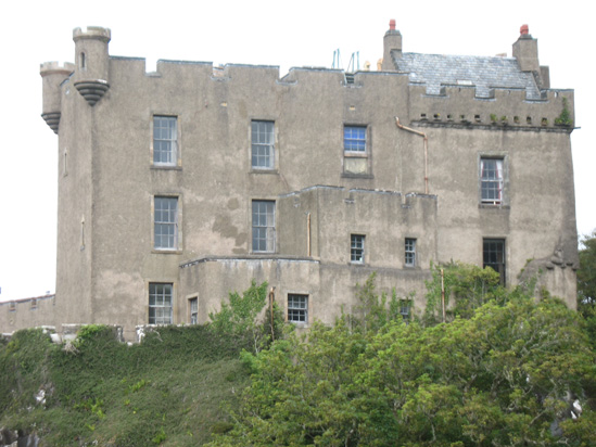 from south close dunvagan castle scotland picture