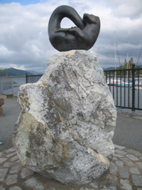 teko the otter statue isle of skye picture