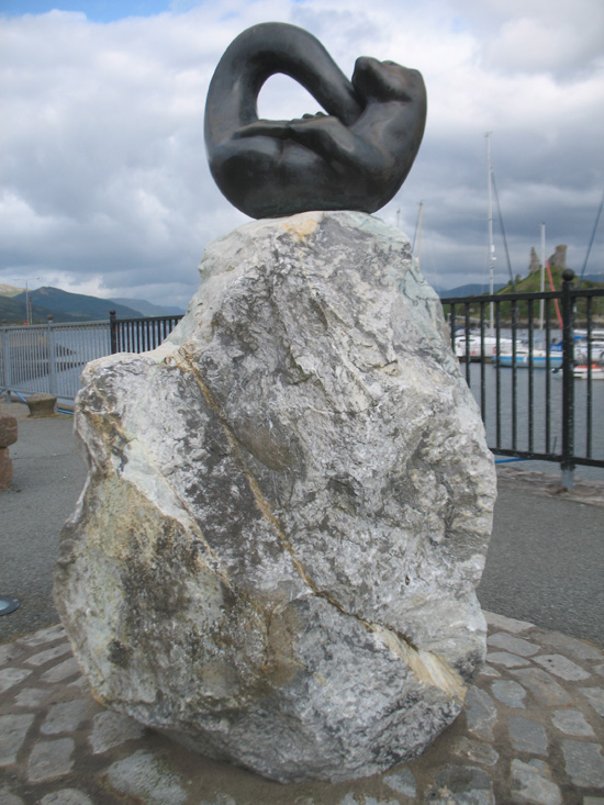 teko the otter statue isle of skye picture