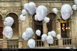 Free Faces at Kelvingrove Art Gallery Wallpaper